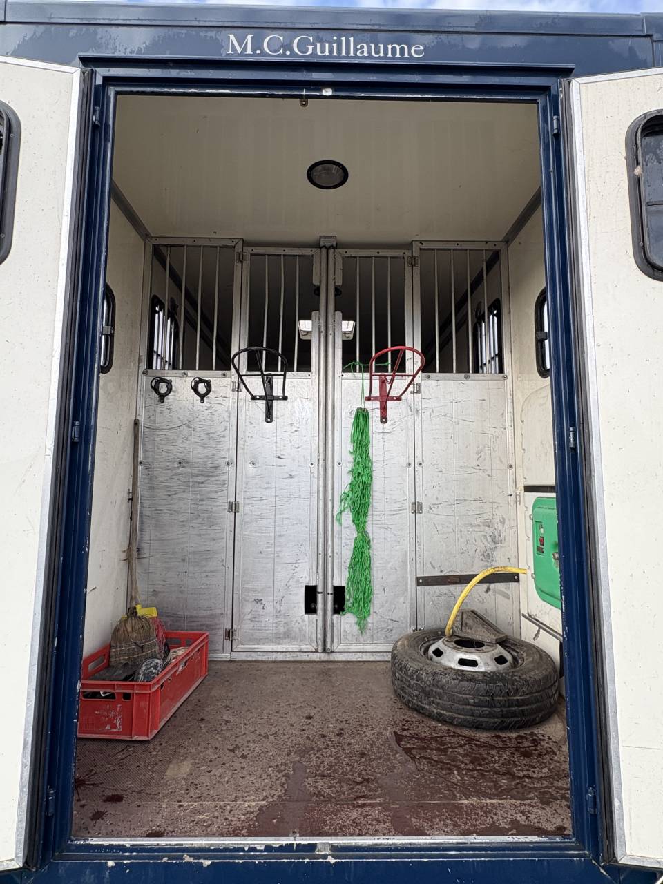 Iveco 2 chevaux 40c18 3,0 dci 180cv roue jumel&eacute;e