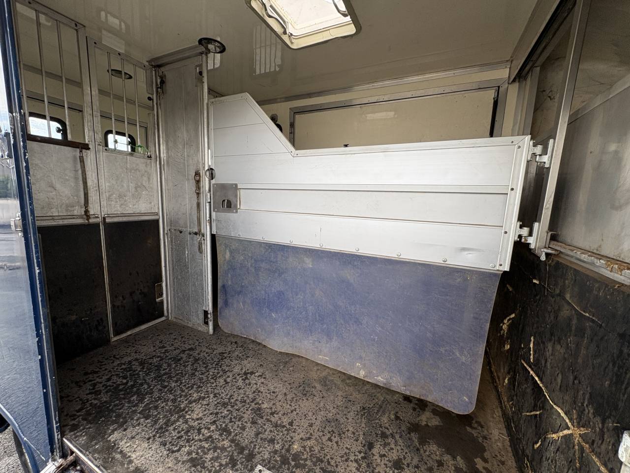 Iveco 2 chevaux 40c18 3,0 dci 180cv roue jumel&eacute;e