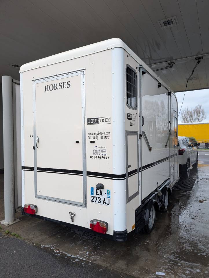 Van Equi-Trek Show Treka M