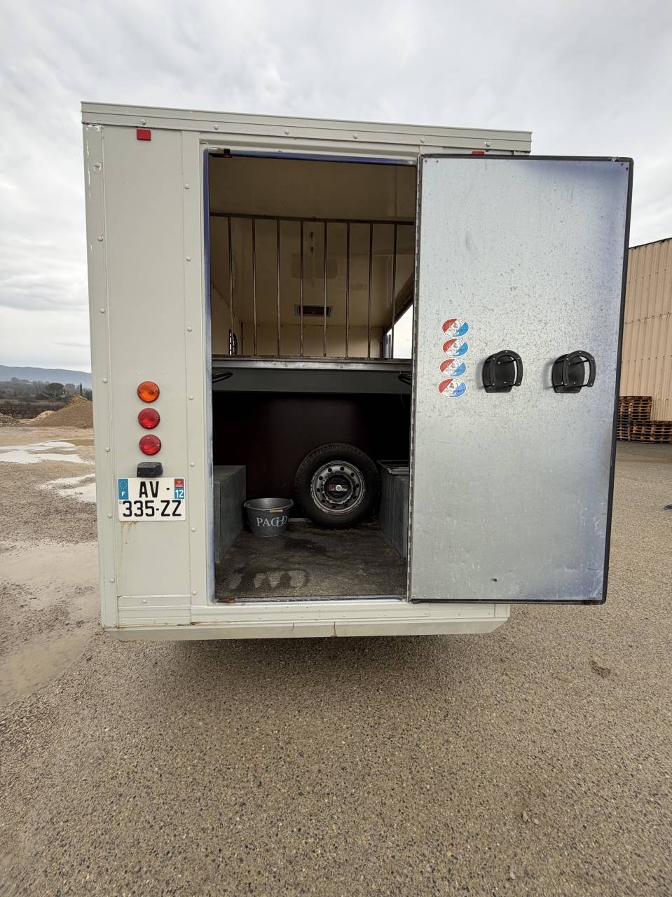 &Agrave; vendre camion cheval Opel movano 