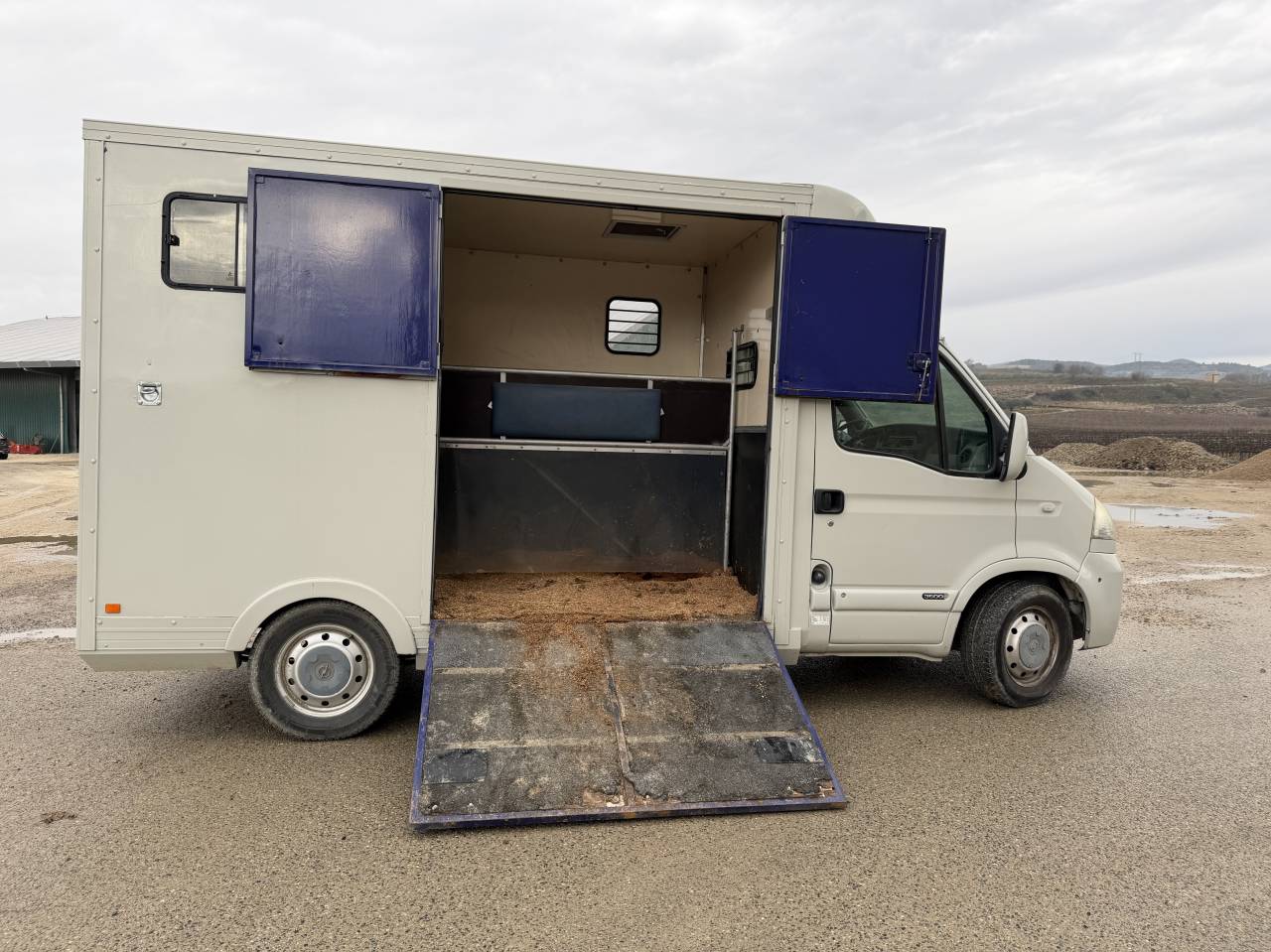 &Agrave; vendre camion cheval Opel movano 