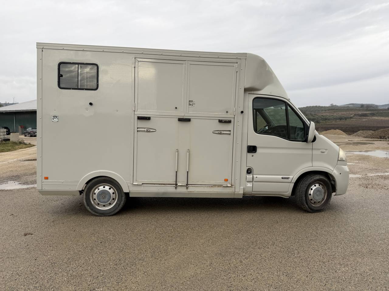 &Agrave; vendre camion cheval Opel movano 
