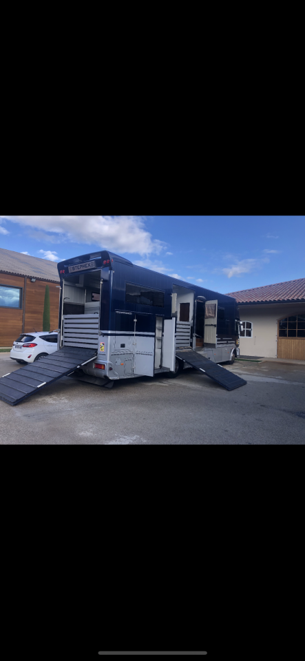 Camion stx 5 places chevaux 
