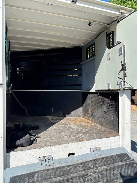 Renault Mascott &ndash; B&eacute;taill&egrave;re Chevaux (2 places)