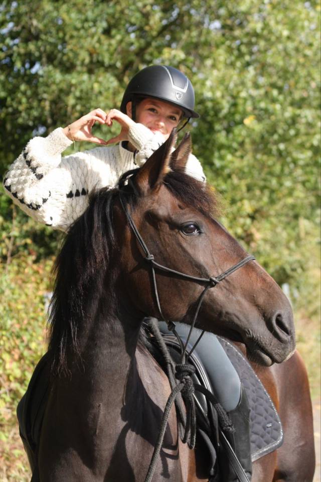 SUPERBE JUMENT ESPAGNOLE 