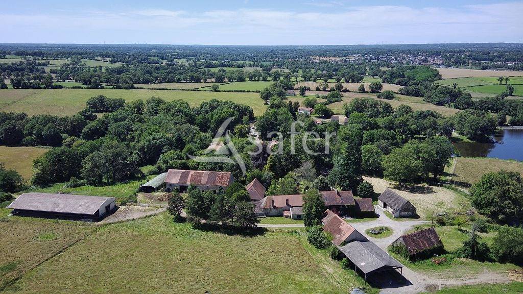 Propri&eacute;t&eacute; d'environ 12,20 ha tr&egrave;s bien structur&eacute;e