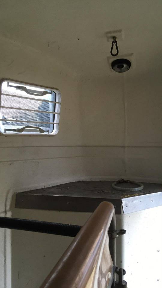  &Agrave; VENDRE &ndash; VAN 2 CHEVAUX