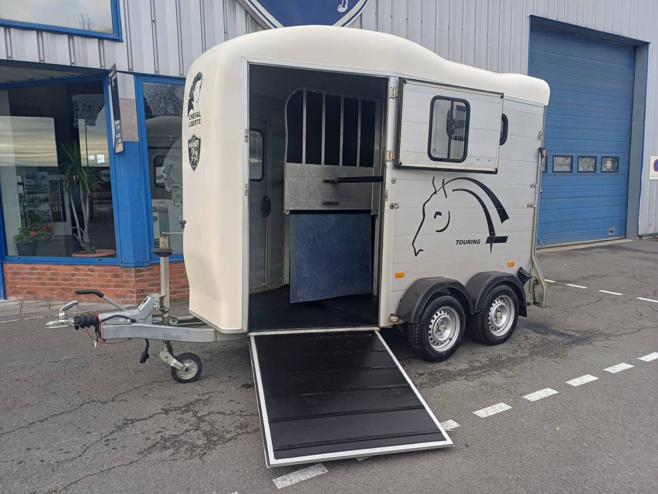 van 2 places avec pont avant