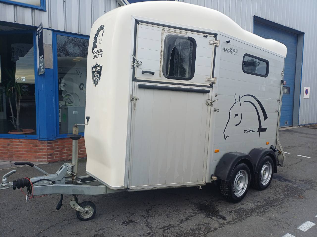 van 2 places avec pont avant