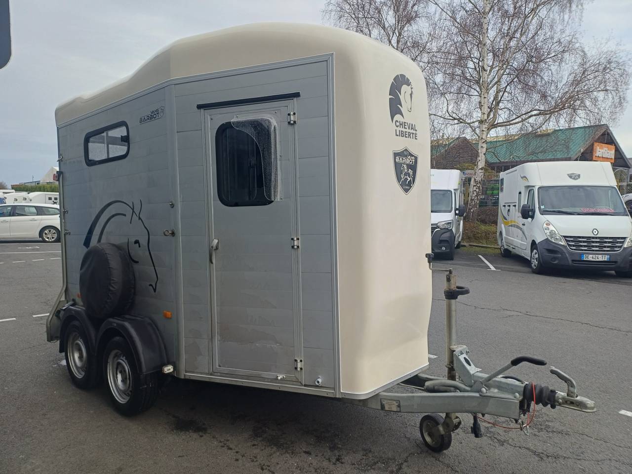 van 2 places avec pont avant