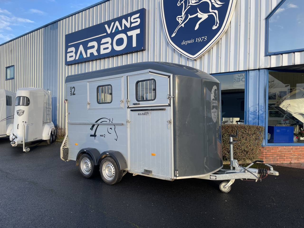 camion 2 chevaux semi travers