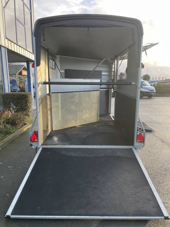 camion 2 chevaux semi travers