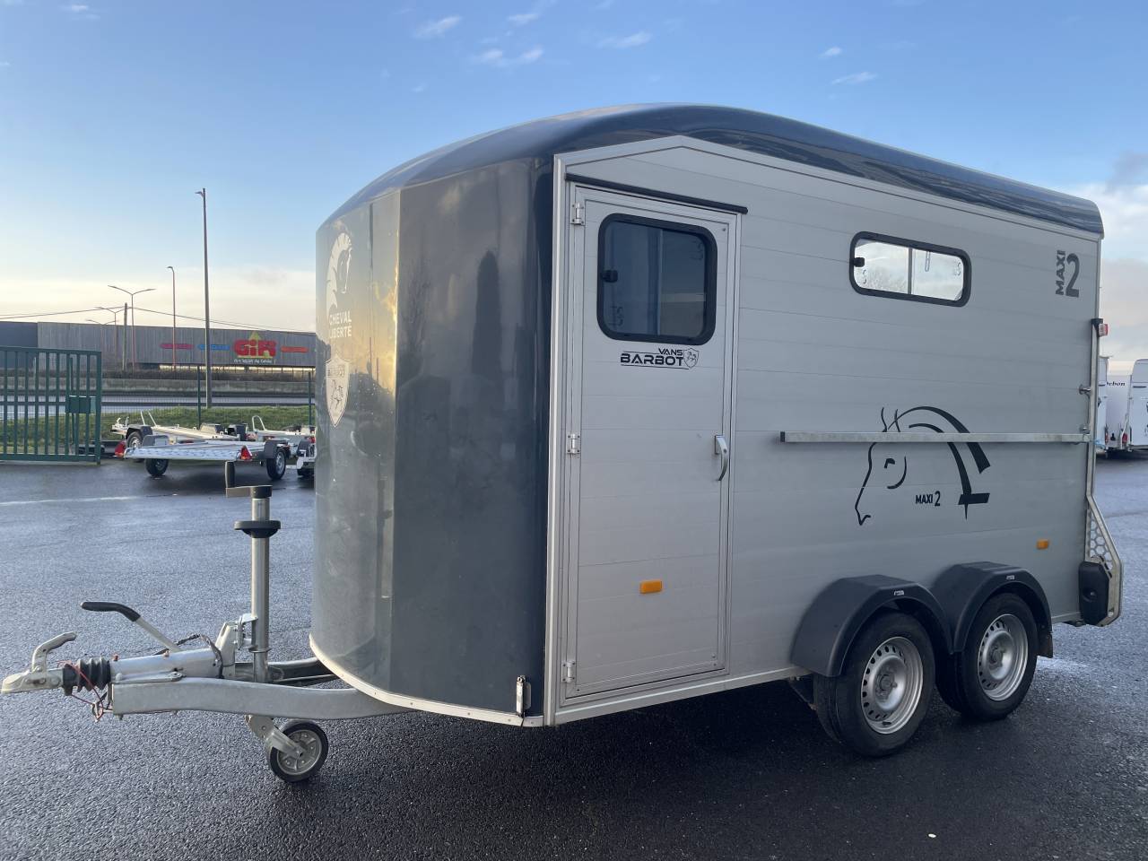 camion 2 chevaux semi travers