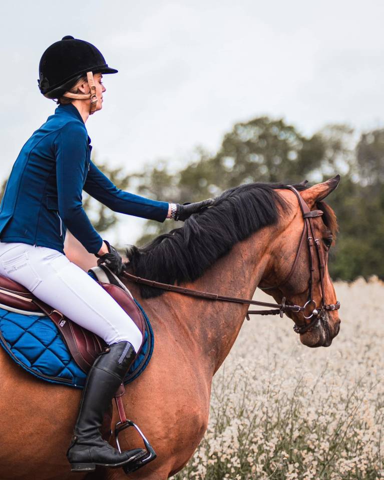 Directrice d'&eacute;curie en Chine, cavali&egrave;re professionnelle