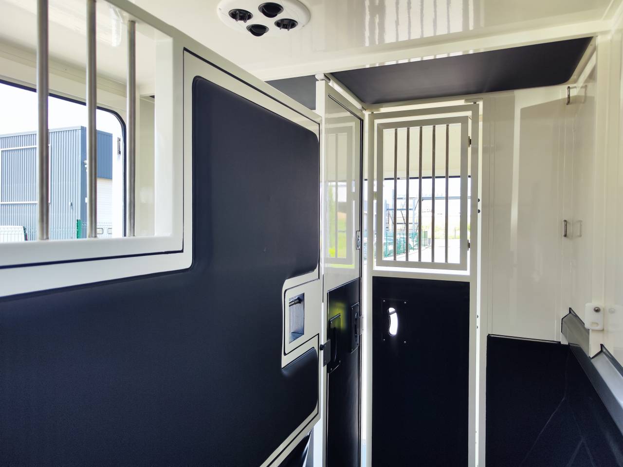 Ameline Haras - 5 passagers - 2 chevaux &ndash; Occasion  