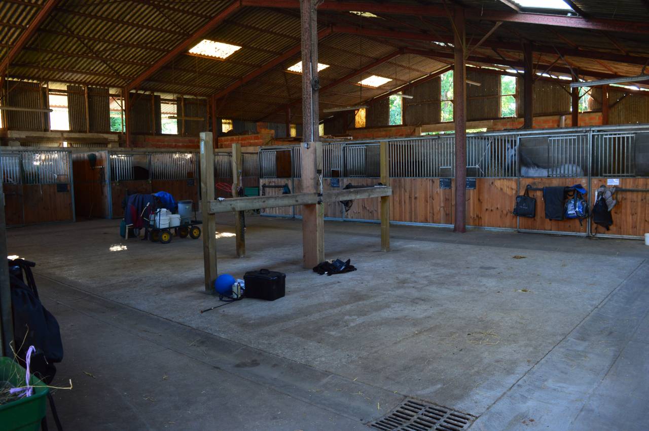 STRUCTURE EQUESTRE A LOUER -- LA PALMYRE (17)