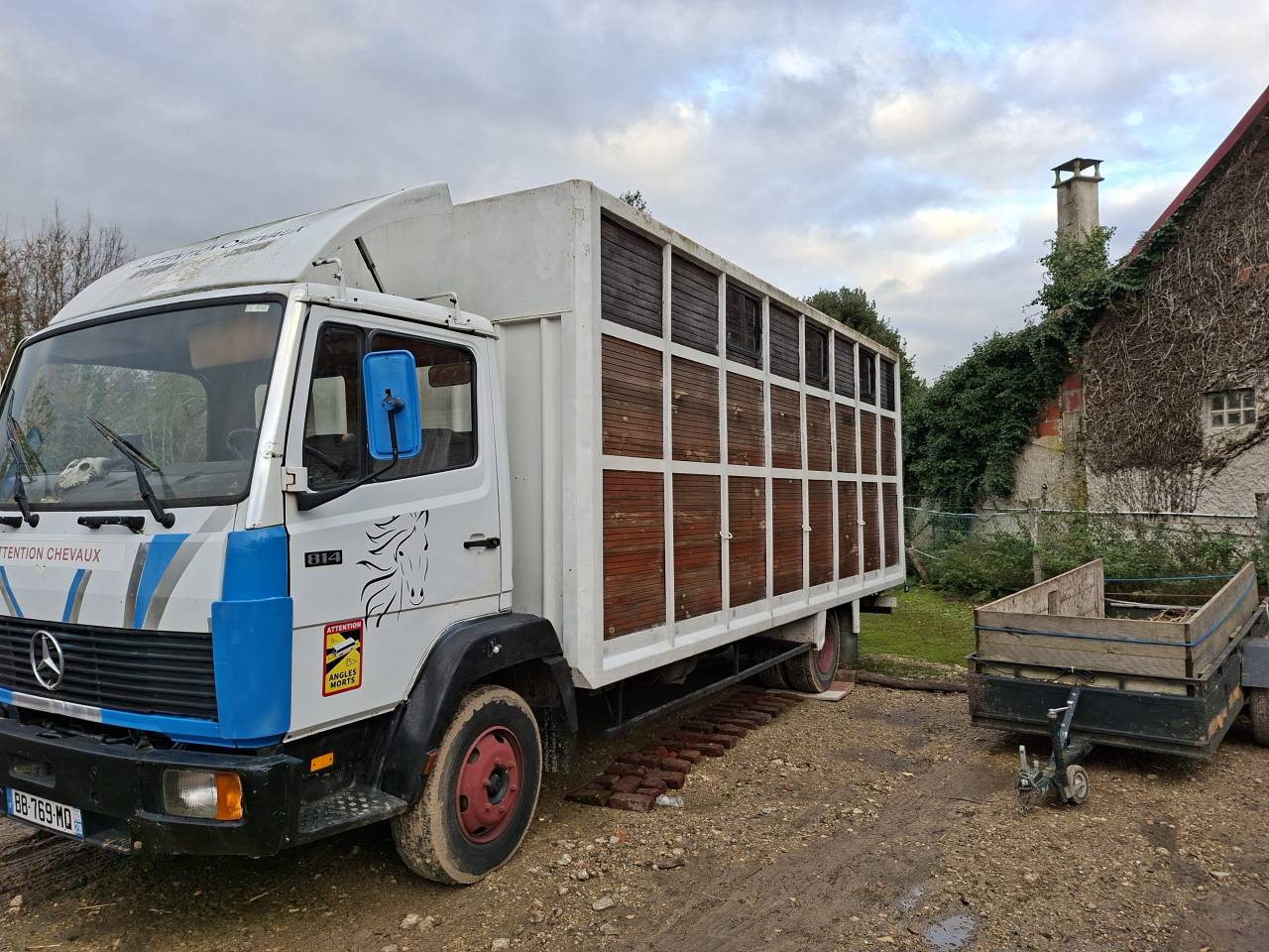 camion chevaux 6 places 