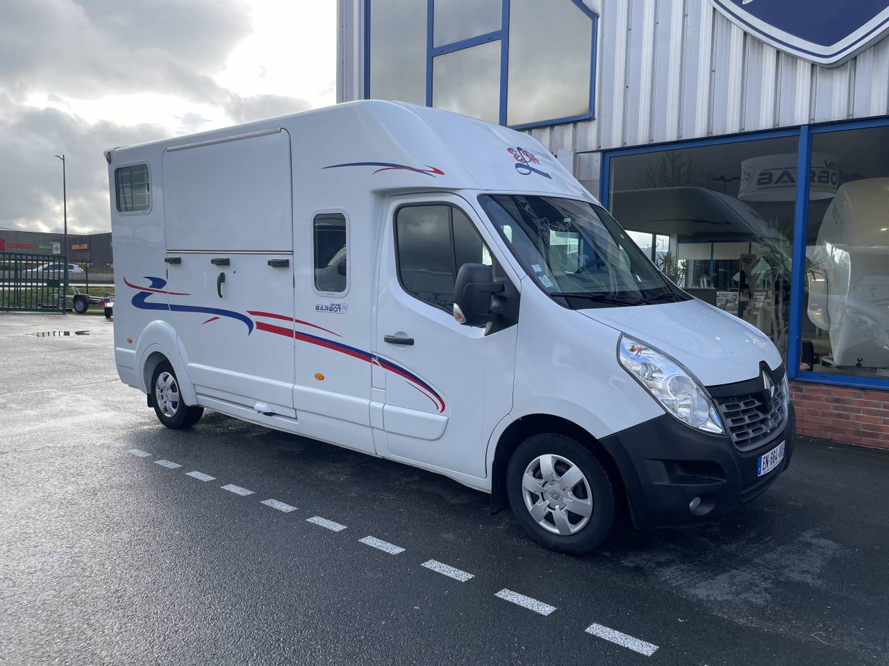 Camion 2 chevaux stalles BARBOT