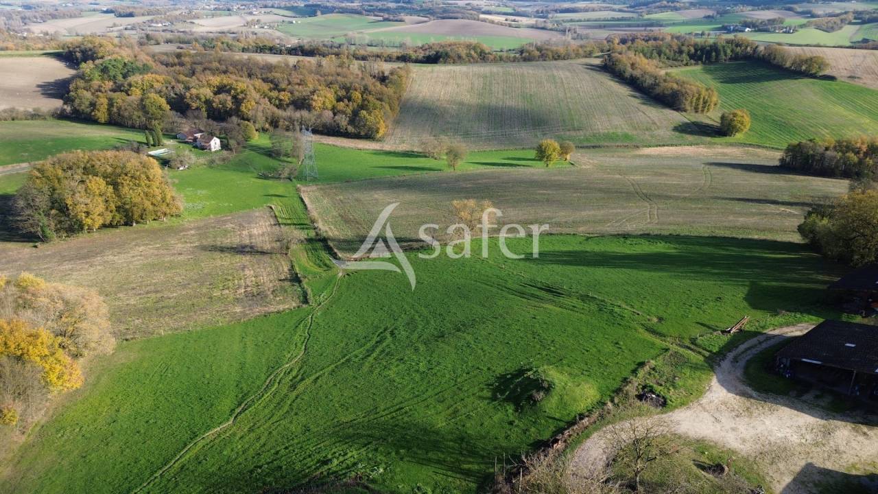 Exploitation d'&eacute;levage sur 104ha, proche Rib&eacute;rac