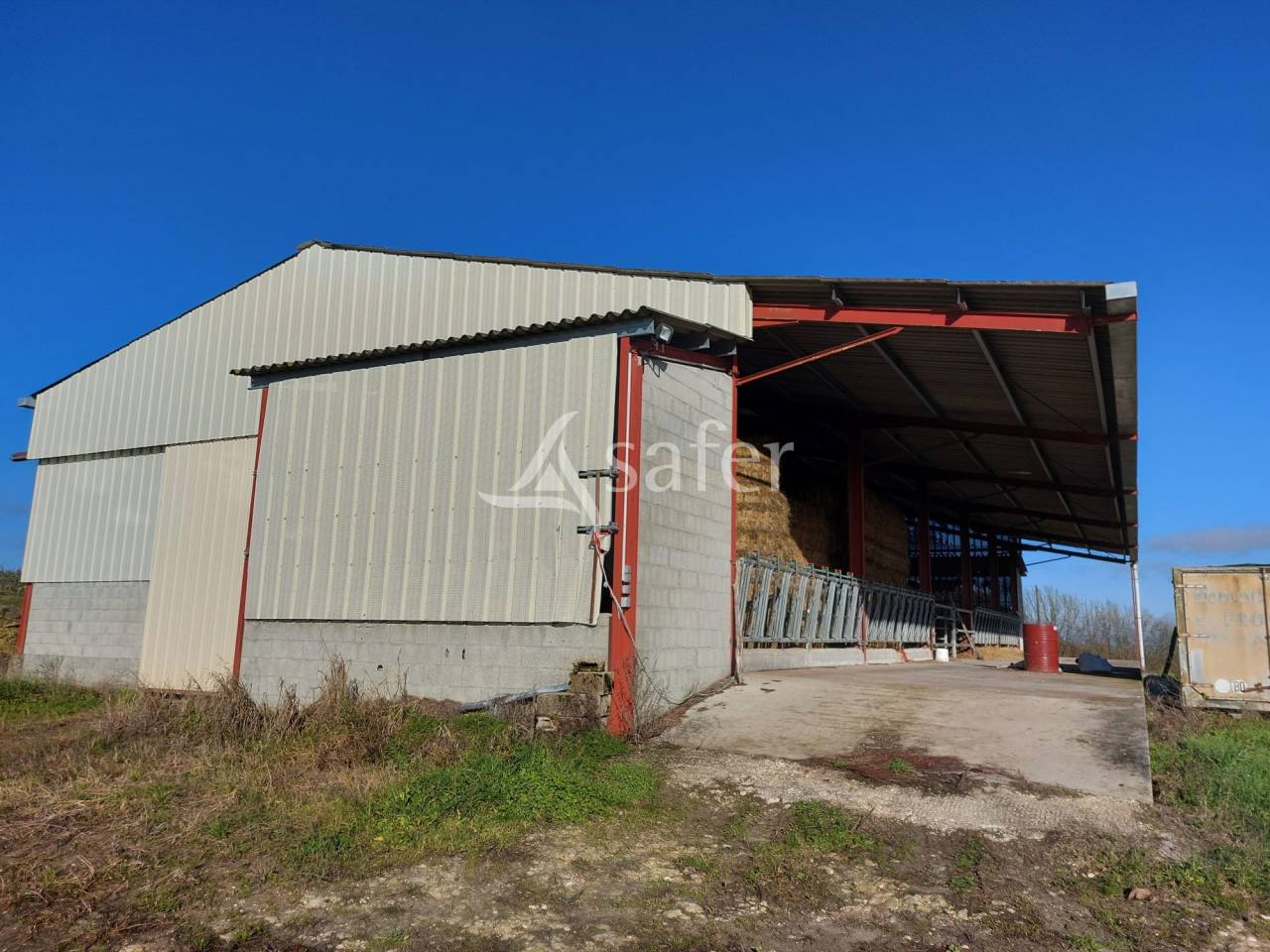 Exploitation d'&eacute;levage sur 104ha, proche Rib&eacute;rac