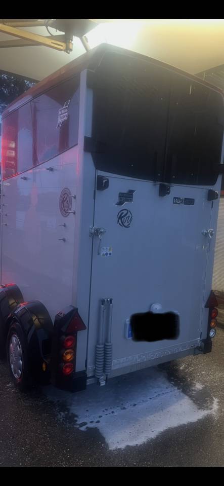 Loue van IFOR WILLIAMS Hbx 403