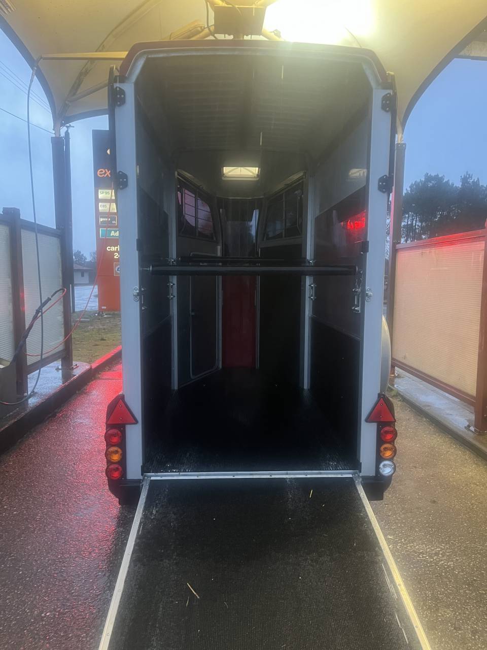 Loue van IFOR WILLIAMS Hbx 403