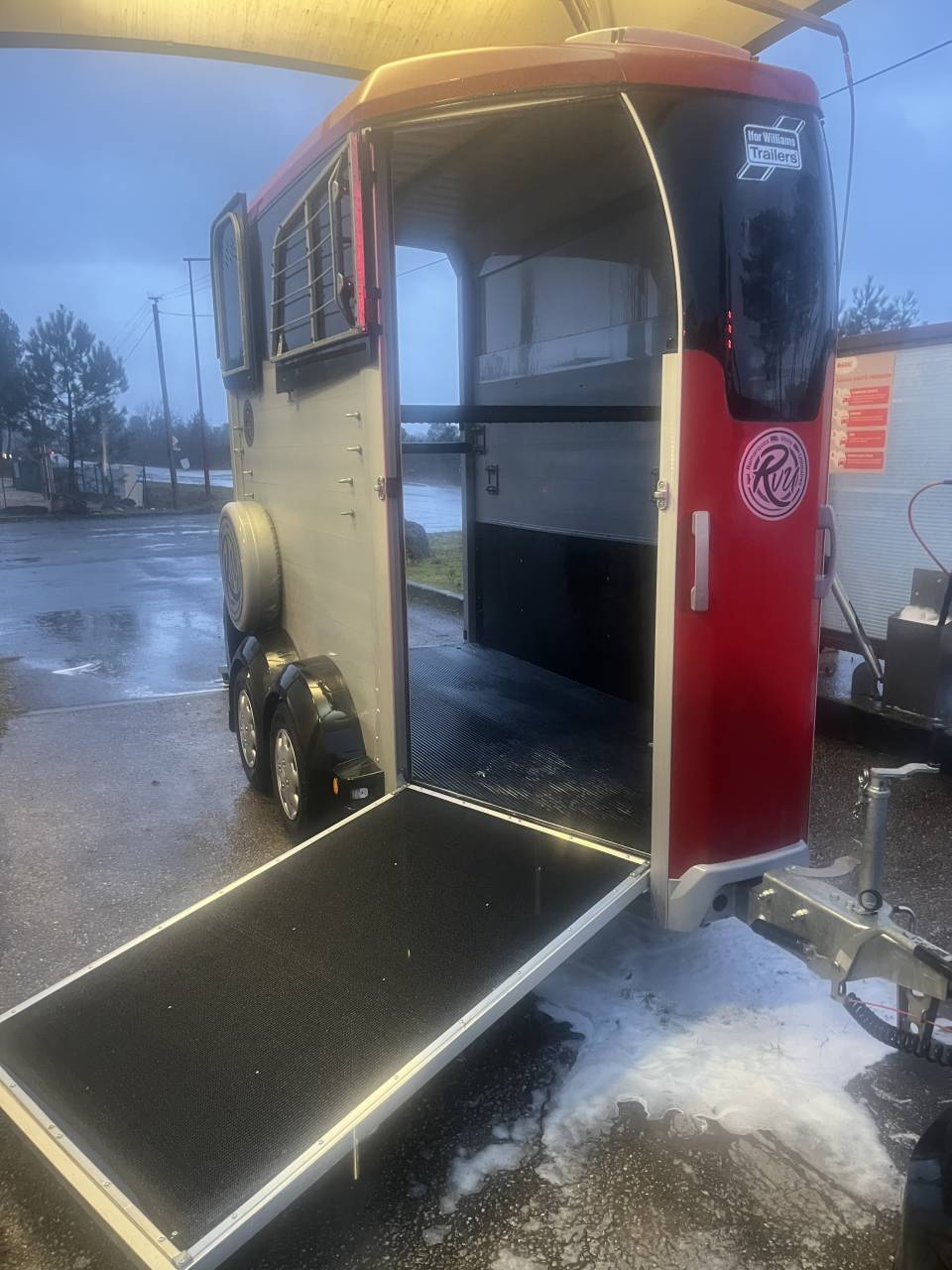 Loue van IFOR WILLIAMS Hbx 403