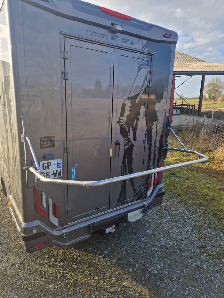 CAMION MTM PROCHE DU NEUF