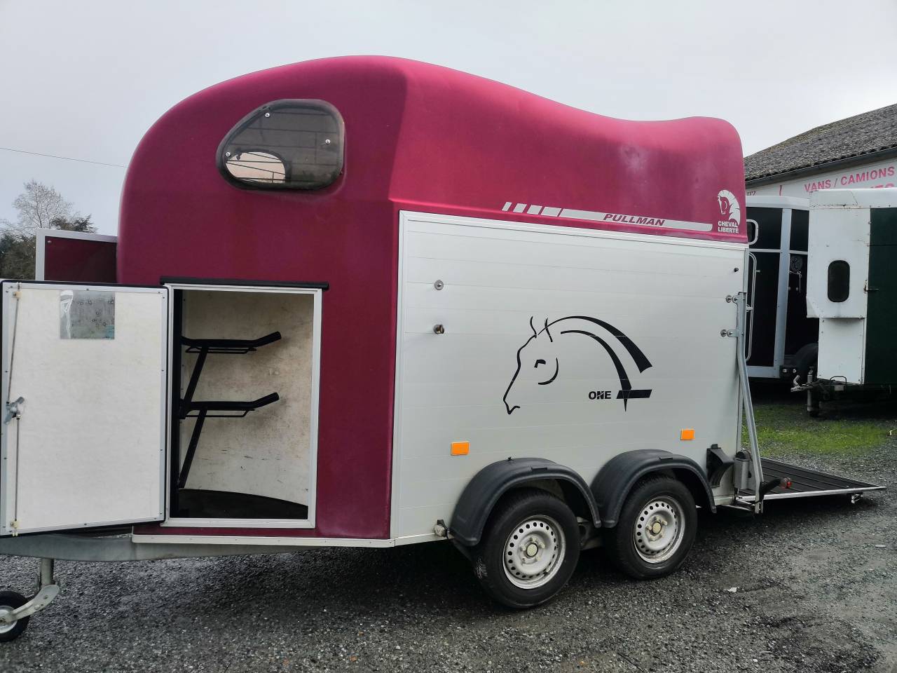 CHEVAL LIBERTE 1.5 PLACES 2015