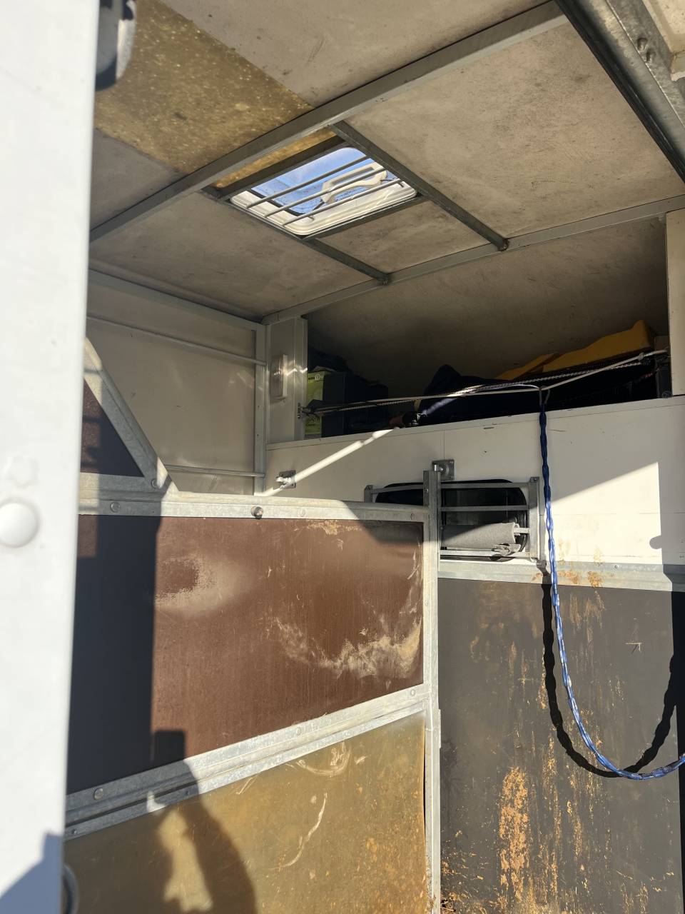 VL 2 chevaux avec home-car 3 personnes 