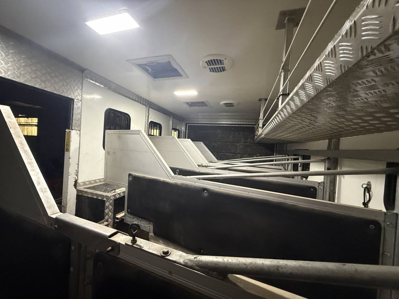 Camion chevaux - Renault   midlum   270  2005 / 420000kms 