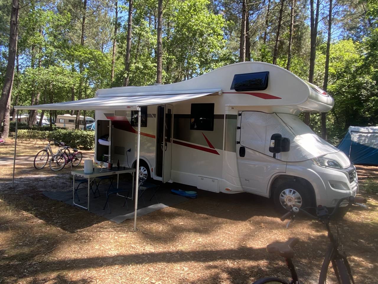 Echange Camping car 2024, 13500km, sous garantie