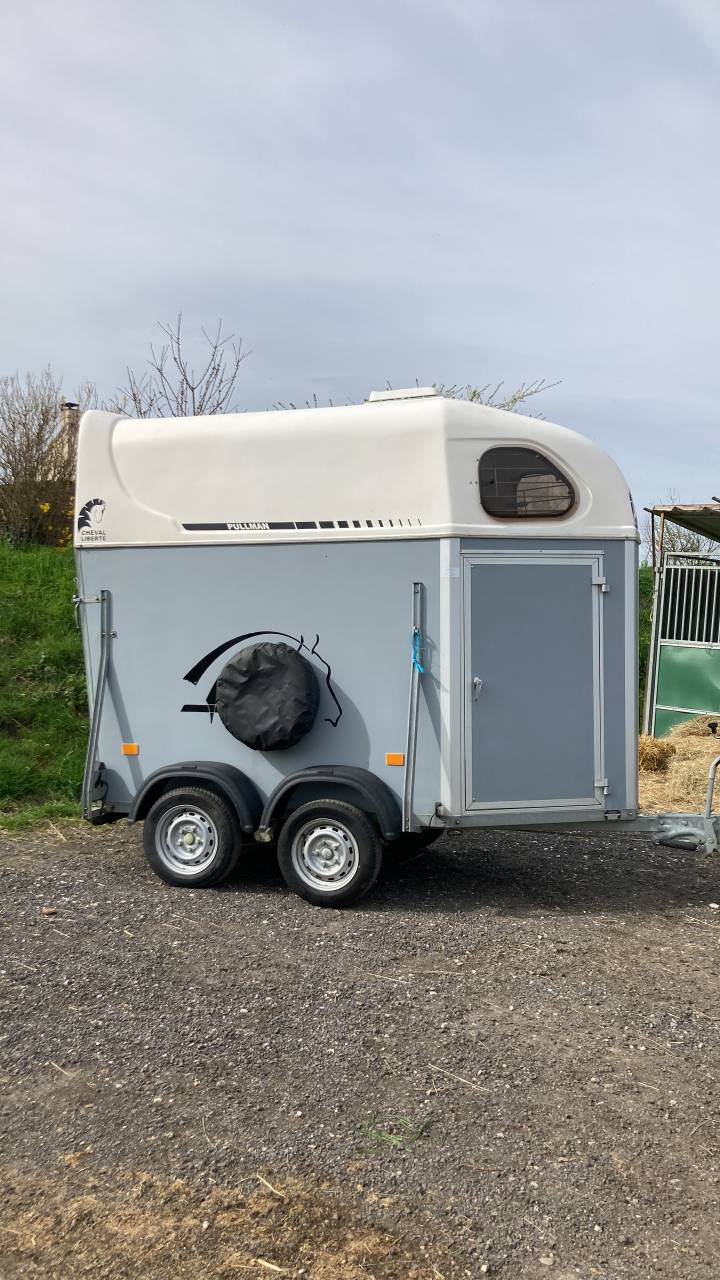 Van 1,5 places Cheval libert&eacute;