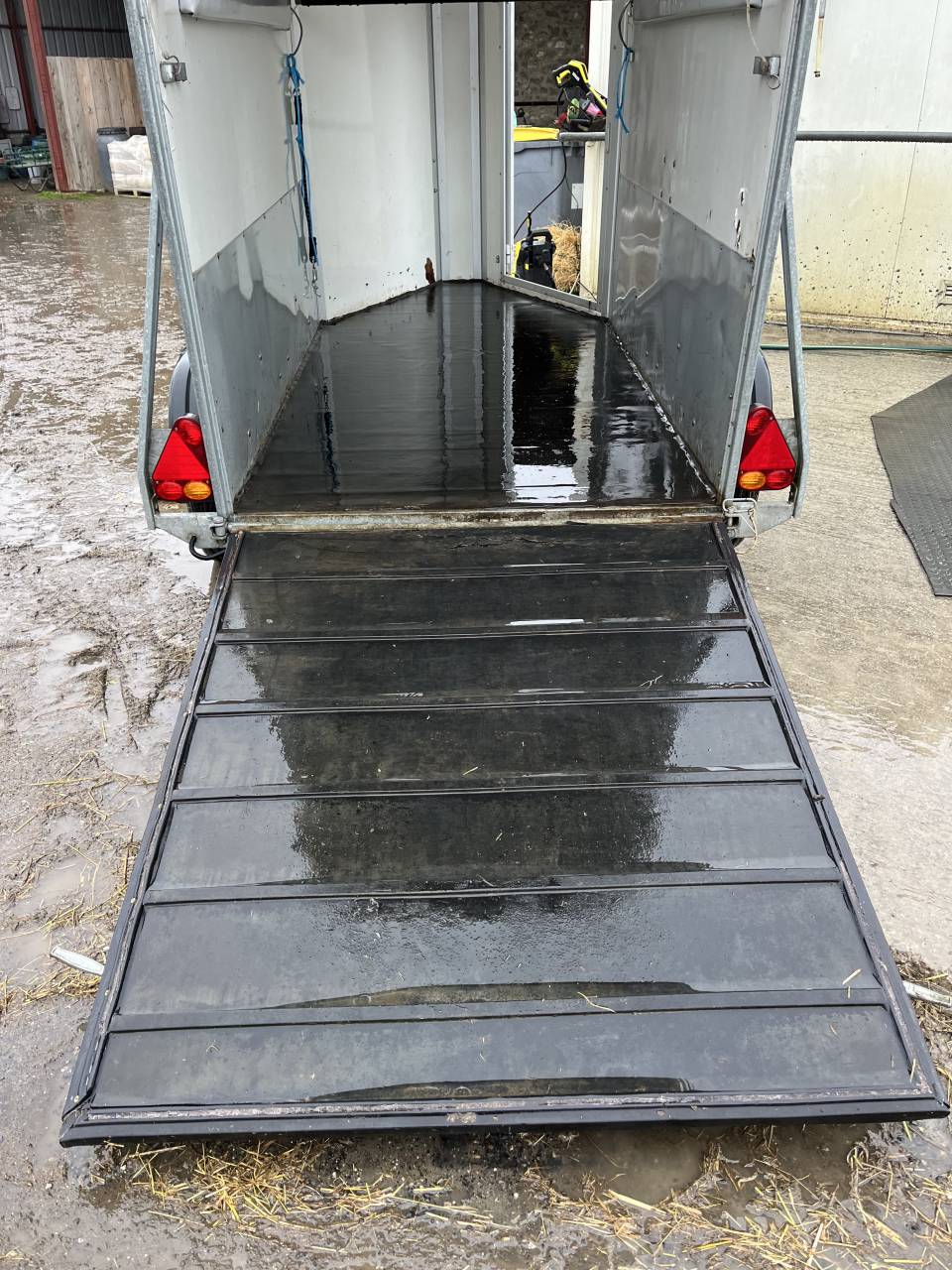 Van 1,5 places Cheval libert&eacute;