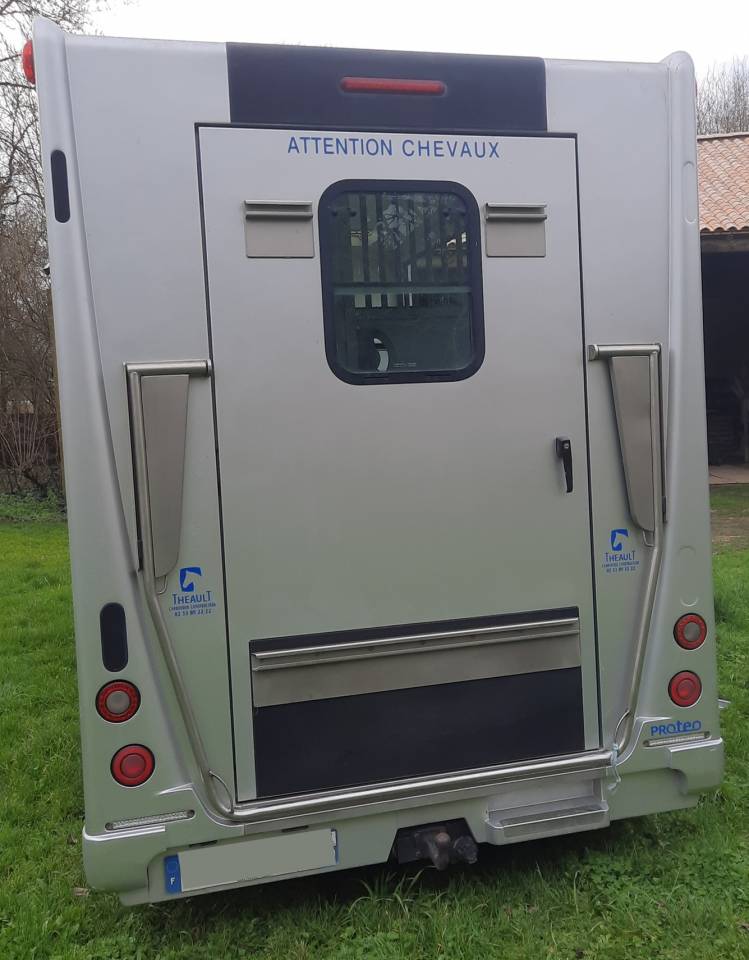 camion RENAULT Master THEAULT - cabine passagers 5 pl.