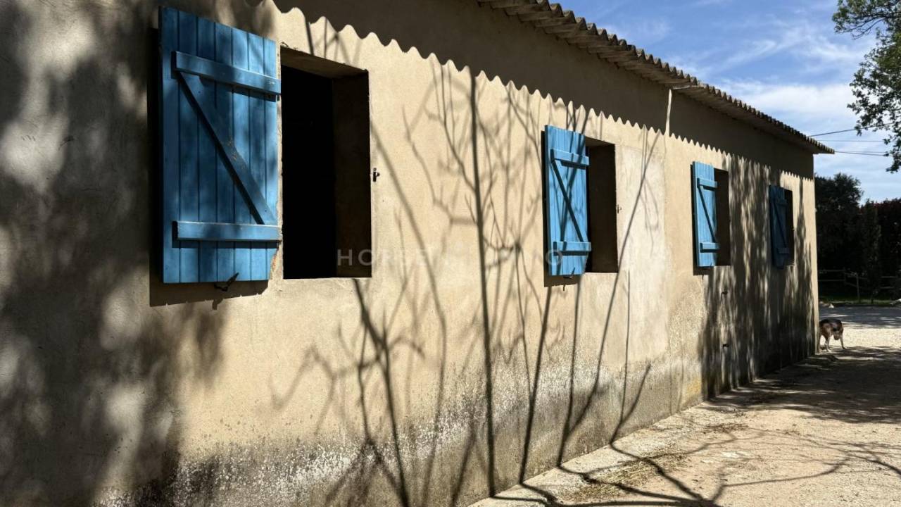 Belle propri&eacute;t&eacute; avec deux logements et d&eacute;pendances