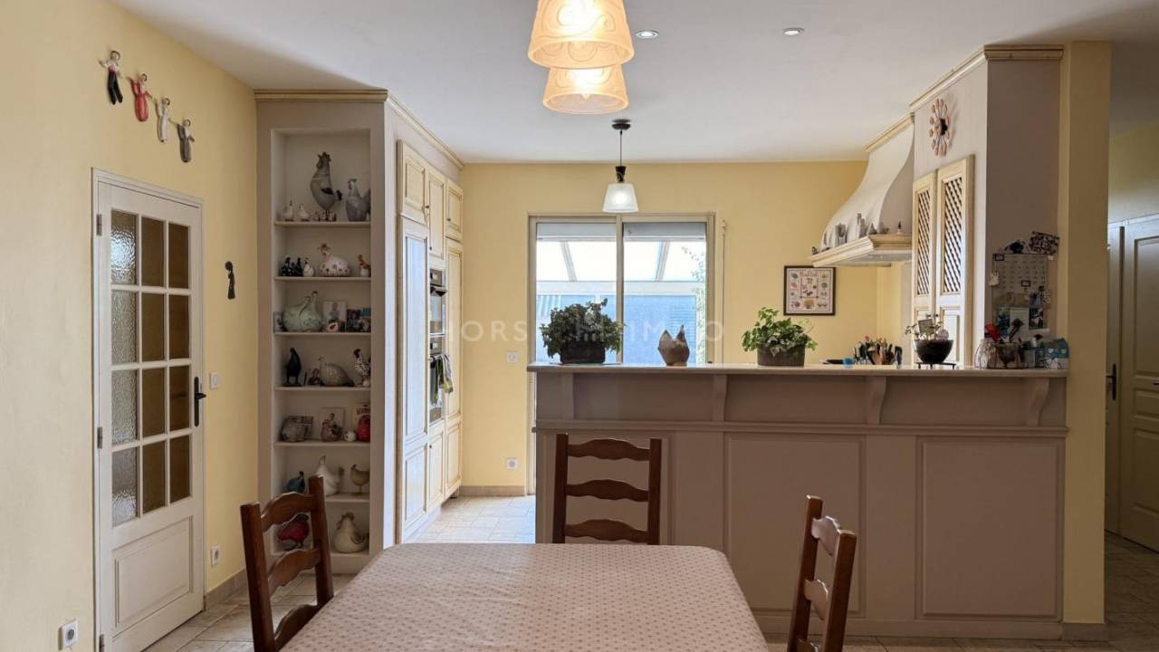 Belle propri&eacute;t&eacute; avec deux logements et d&eacute;pendances
