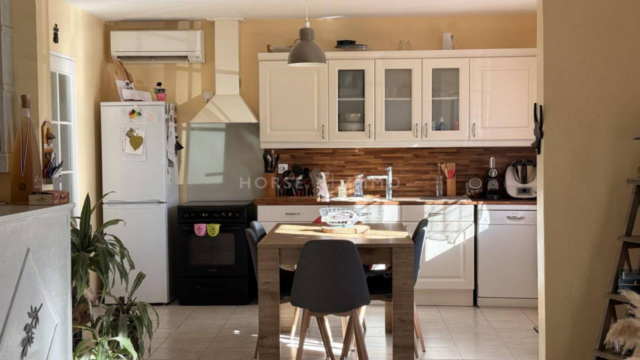 Belle propri&eacute;t&eacute; avec deux logements et d&eacute;pendances