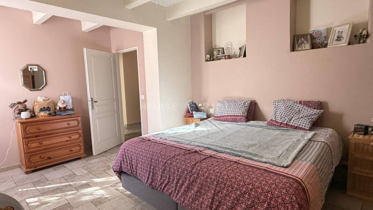 Belle propri&eacute;t&eacute; avec deux logements et d&eacute;pendances