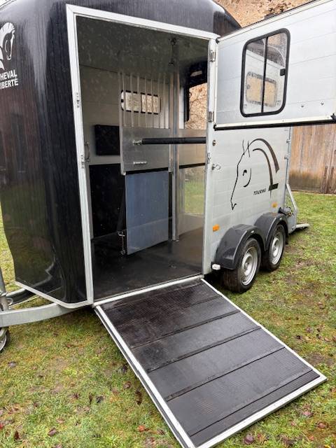 Van 2 Places Cheval Libert&eacute; Touring