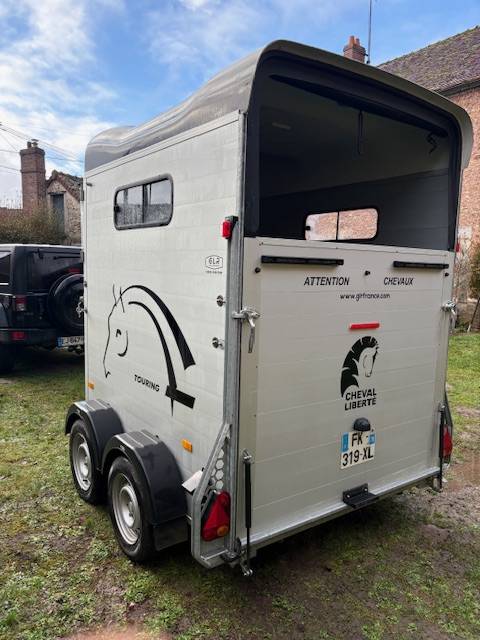 Van 2 Places Cheval Libert&eacute; Touring