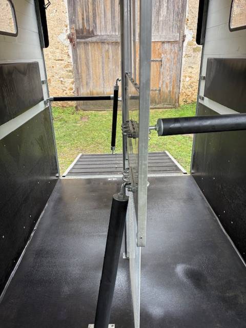 Van 2 Places Cheval Libert&eacute; Touring