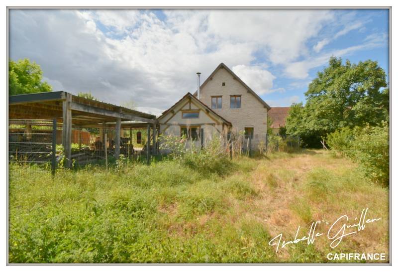 Propri&eacute;t&eacute; &agrave; vendre : 2 maisons et 4.5 hectares 