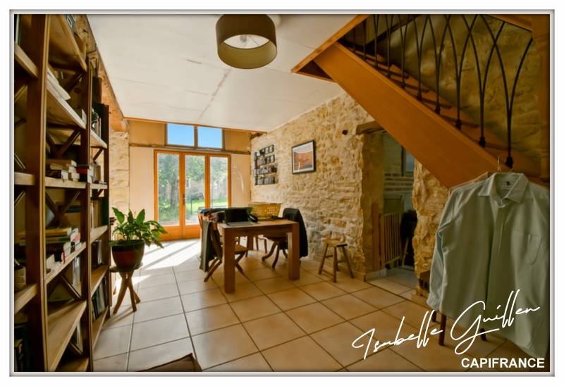 Propri&eacute;t&eacute; &agrave; vendre : 2 maisons et 4.5 hectares 