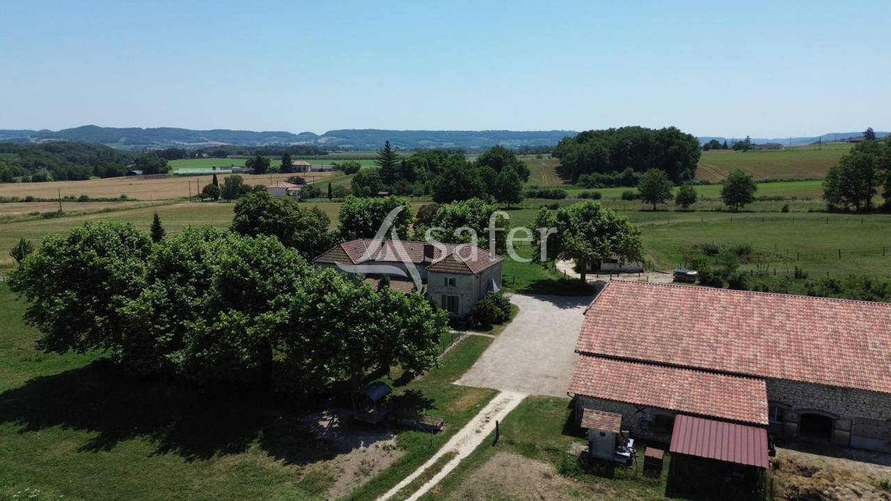 Belle propri&eacute;t&eacute; agricole et &eacute;questre sur 19ha