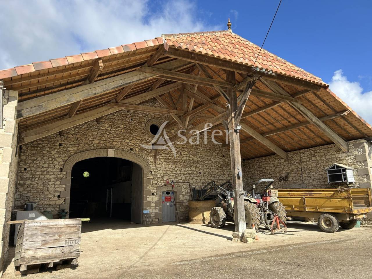 Belle propri&eacute;t&eacute; agricole et &eacute;questre sur 19ha
