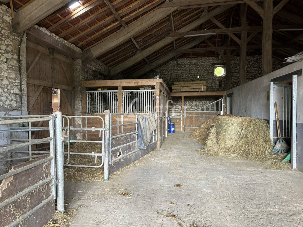 Belle propri&eacute;t&eacute; agricole et &eacute;questre sur 19ha