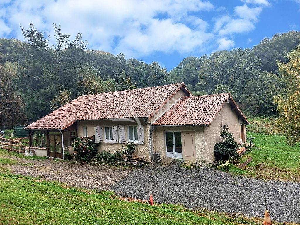 Au Nord de Limoges, ensemble de 2 ha &agrave; l'&eacute;cart du voisinage