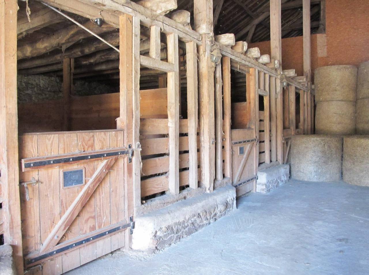 Domaine Equestre centr&eacute; sur le Bien Etre &eacute;quin et l'Agro&eacute;co