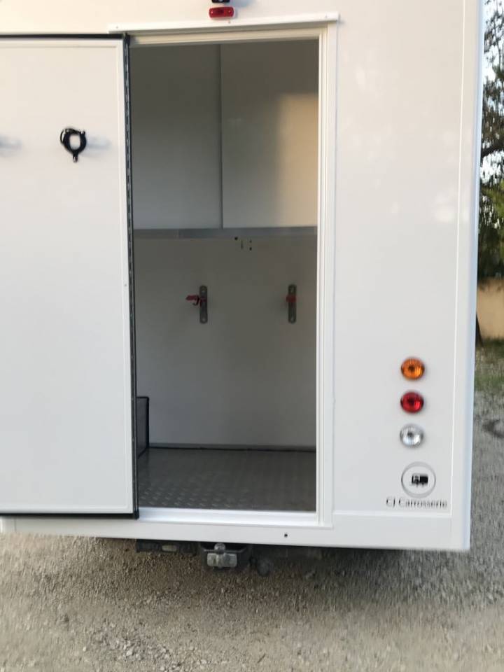 Renault master 150 000 kms carrosserie neuve 36 500 &euro;